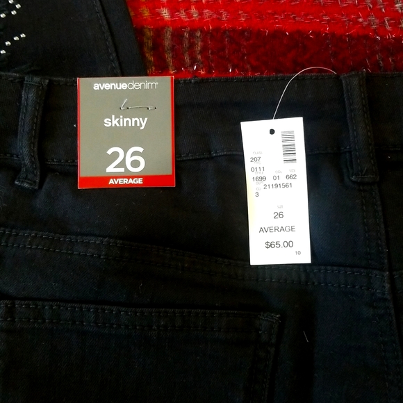 Avenue A skinny new 5 pocket Jean's, with flower embroidery with some bedazzling - Picture 2 of 4